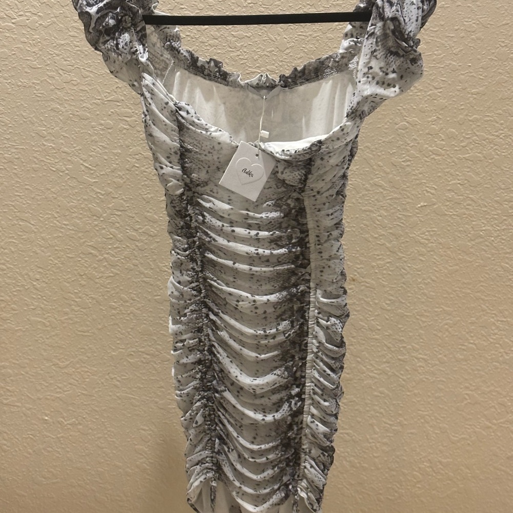Adika Black and White Patterned Garment